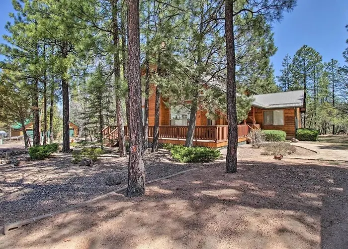 Holiday home Pinecone Cabin - Modern Comforts With Rustic Charm *