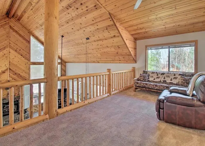 Holiday home Pinecone Cabin - Modern Comforts With Rustic Charm *