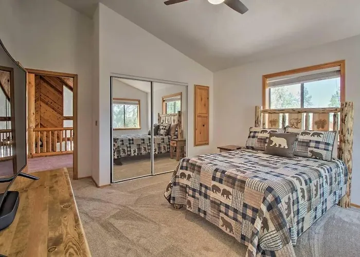 Pinecone Cabin - Modern Comforts With Rustic Charm